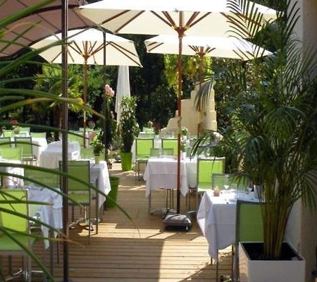 Logis Hotels - Le Pont Bernet - Hotel 2 Etoiles Et Restaurant Le Pian-Medoc ภายนอก รูปภาพ