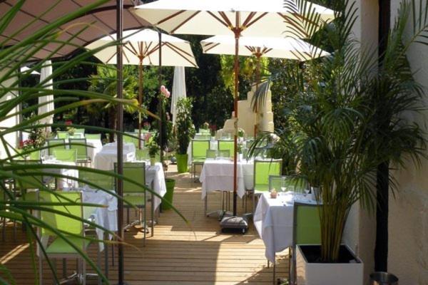 Logis Hotels - Le Pont Bernet - Hotel 2 Etoiles Et Restaurant Le Pian-Medoc ภายนอก รูปภาพ