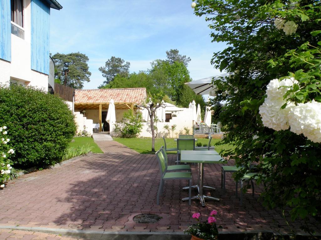 Logis Hotels - Le Pont Bernet - Hotel 2 Etoiles Et Restaurant Le Pian-Medoc ภายนอก รูปภาพ