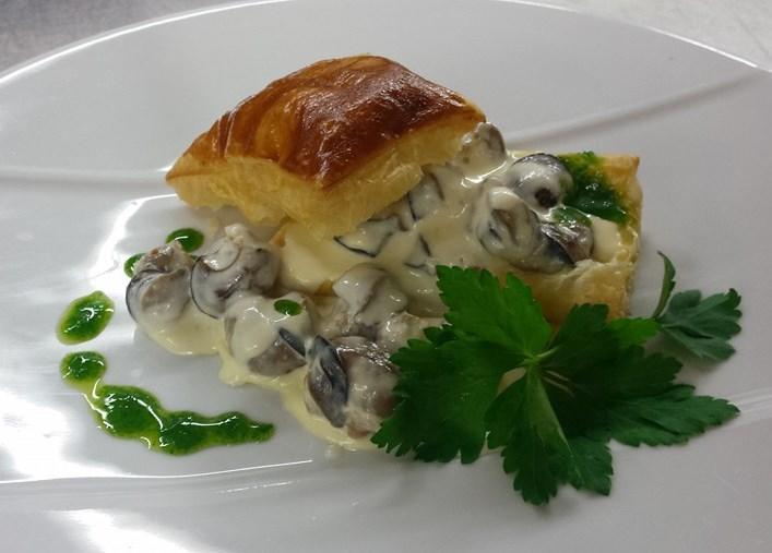 Logis Hotels - Le Pont Bernet - Hotel 2 Etoiles Et Restaurant Le Pian-Medoc ภายนอก รูปภาพ