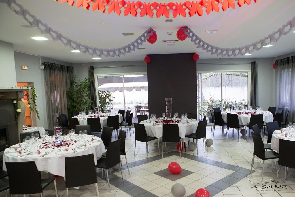 Logis Hotels - Le Pont Bernet - Hotel 2 Etoiles Et Restaurant Le Pian-Medoc ภายนอก รูปภาพ