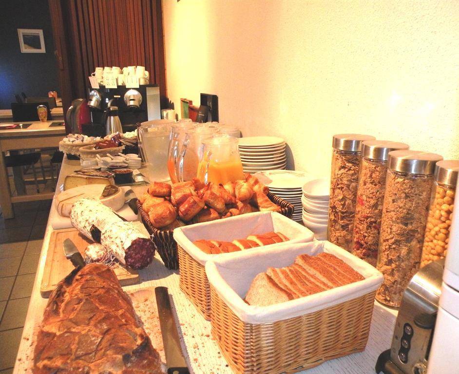 Logis Hotels - Le Pont Bernet - Hotel 2 Etoiles Et Restaurant Le Pian-Medoc ภายนอก รูปภาพ